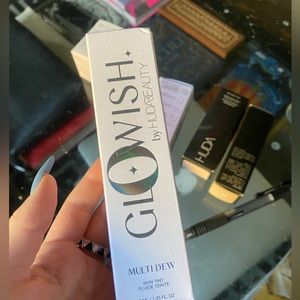 HUDABEAUTY  GloWish Multidew Vegan Skin Tint Foundation